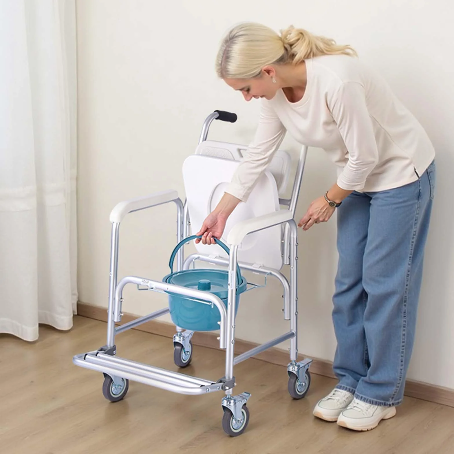 VEVOR Przenośne krzesło łazienkowe na kółkach o pojemności 159 kg, 4 w 1, z podniesionym siedziskiem i wyściełanym oparciem, składanym podnóżkiem, zdejmowanym wiadrem 5 l i prysznicem dla seniorów